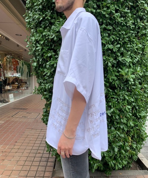 LUSOR(ルーソル)の「LUSOR(ルーソル)刺繍BIGシャツ(シャツ/ブラウス・メンズ・ホワイト/ブラック/ブルー・FREE)」の4枚目の写真