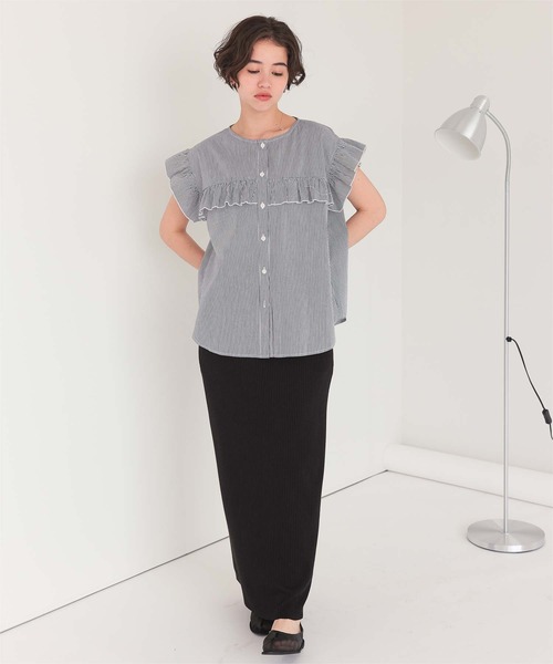 titivate（ティティベイト）の「フレンチスリーブフリルブラウス（シャツ/ブラウス・レディース・ベージュ系その他/ブラック/オフホワイト/ブルー系その他/グリーン系その他/ブラック系その他/ネイビー・S/M）」の21枚目の写真