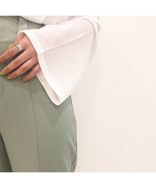 Solace（ソレイス）の「シアーリブVネックレイヤードトップス（Tシャツ/カットソー・レディース・グリーン/ホワイト/ブラック・FREE）」の11枚目の写真