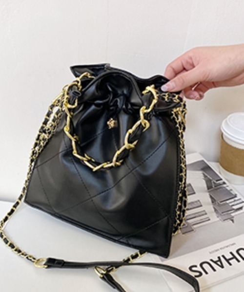 ACT（アクト）の「PUレザー キルティング チェーンショルダーバッグ 巾着バッグ（ショルダーバッグ・レディース・ホワイト/ブラック/ダークブラウン/ブラウン/ライトブラウン・FREE）」の21枚目の写真