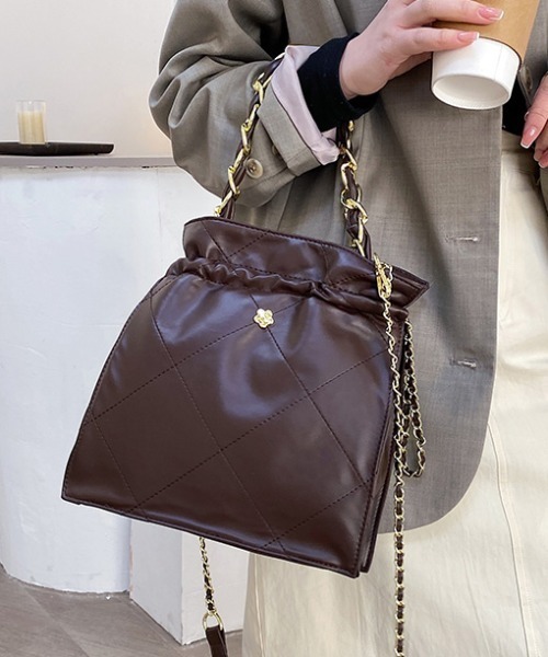 ACT（アクト）の「PUレザー キルティング チェーンショルダーバッグ 巾着バッグ（ショルダーバッグ・レディース・ホワイト/ブラック/ダークブラウン/ブラウン/ライトブラウン・FREE）」の7枚目の写真