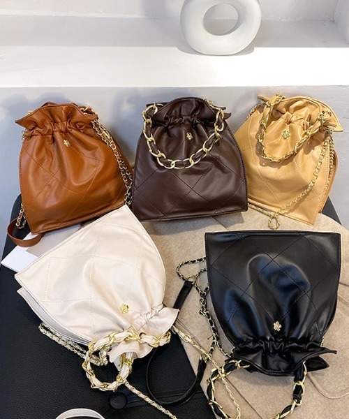 ACT（アクト）の「PUレザー キルティング チェーンショルダーバッグ 巾着バッグ（ショルダーバッグ・レディース・ホワイト/ブラック/ダークブラウン/ブラウン/ライトブラウン・FREE）」の14枚目の写真