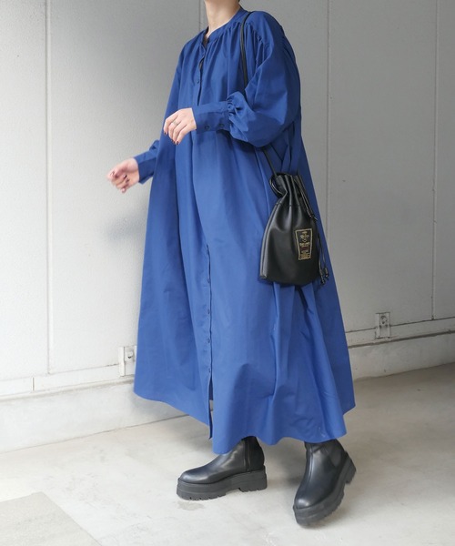 CORNERS（コーナーズ）の「ロングギャザーワンピース（ワンピース・レディース・チャコールグレー/ブラック/ブルー/グリーン・M）」の4枚目の写真