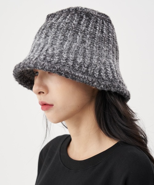 FEKETE（フェケテ）の「FEKETE KNIT BUCKET HAT（ハット・メンズ・ホワイト/ブラック/ブラウン/グレー・FREE）」の4枚目の写真