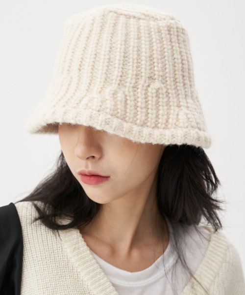FEKETE（フェケテ）の「FEKETE KNIT BUCKET HAT（ハット・メンズ・ホワイト/ブラック/ブラウン/グレー・FREE）」の2枚目の写真