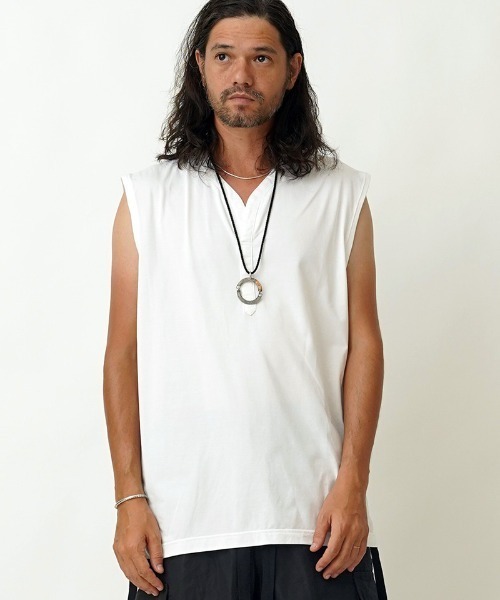EGO TRIPPING(エゴトリッピング)の「mta466- NO BUTTON HENRY NOSLEEVE ノースリーブ(タンクトップ・メンズ・アイボリー/ベージュ/ネイビー・46/48)」の4枚目の写真