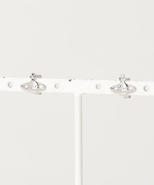 Vivienne Westwood(ヴィヴィアンウエストウッド)の「【Vivienne Westwood】ロゴモチーフピアス 62010015(ピアス(両耳用)・レディース・シルバー/ゴールド・FREE)」の2枚目の写真