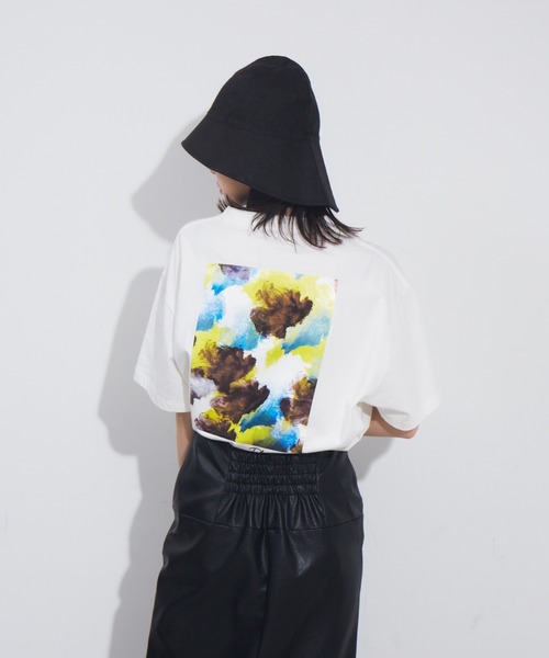 NOMINE(ノミネ)の「オリジナルロゴプリントTシャツ(Tシャツ/カットソー・レディース・チャコールグレー/パープル/ホワイト系その他/ホワイト系その他2/ホワイト系その他3/グリーン・フリー)」の2枚目の写真