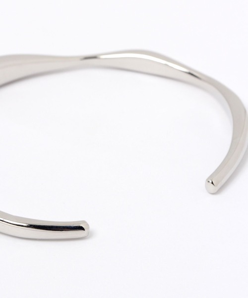LEPSIM(レプシィム)の「メタルバングル1 274102(バングル/リストバンド・レディース・シルバー/ゴールド・ONE SIZE)」の5枚目の写真