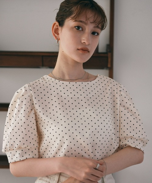 CLEA(クレア)の「ピンドット2wayデザインブラウス(Tシャツ/カットソー・レディース・ホワイト・FREE)」の12枚目の写真