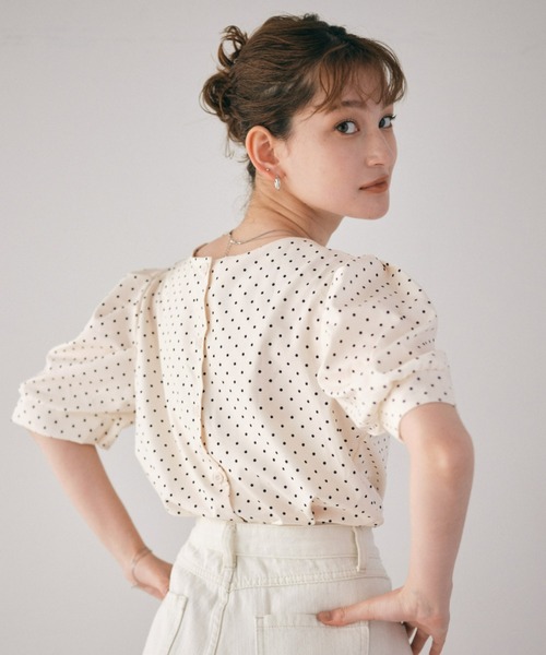 CLEA(クレア)の「ピンドット2wayデザインブラウス(Tシャツ/カットソー・レディース・ホワイト・FREE)」の11枚目の写真