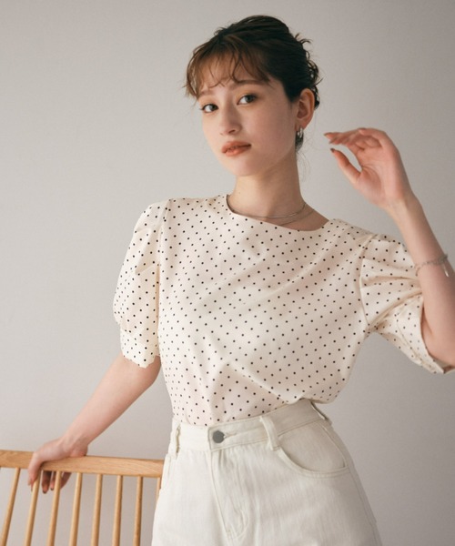 CLEA(クレア)の「ピンドット2wayデザインブラウス(Tシャツ/カットソー・レディース・ホワイト・FREE)」の9枚目の写真