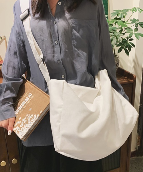 .KOM(ドットコム)の「A'GEM/9 × .kom『.kom/ドットケーオーエム』アジャスターベルト付 キャンバス ショルダーバック(ショルダーバッグ・レディース・ブルー/グリーン/アイボリー・FREE)」の12枚目の写真