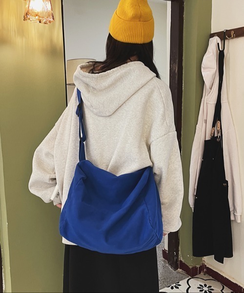 .KOM(ドットコム)の「A'GEM/9 × .kom『.kom/ドットケーオーエム』アジャスターベルト付 キャンバス ショルダーバック(ショルダーバッグ・レディース・ブルー/グリーン/アイボリー・FREE)」の9枚目の写真