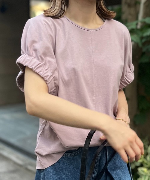 mi via loca(ミヴィアロカ)の「袖口ギャザーデザイントップス(Tシャツ/カットソー・レディース・オフホワイト/モカ/ライトパープル/スミクロ・FREE)」の4枚目の写真
