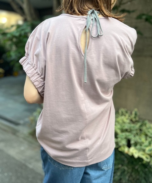 mi via loca(ミヴィアロカ)の「袖口ギャザーデザイントップス(Tシャツ/カットソー・レディース・オフホワイト/モカ/ライトパープル/スミクロ・FREE)」の14枚目の写真