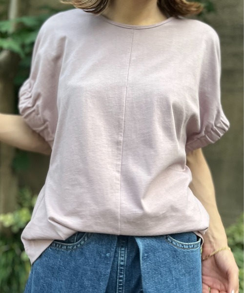 mi via loca(ミヴィアロカ)の「袖口ギャザーデザイントップス(Tシャツ/カットソー・レディース・オフホワイト/モカ/ライトパープル/スミクロ・FREE)」の17枚目の写真