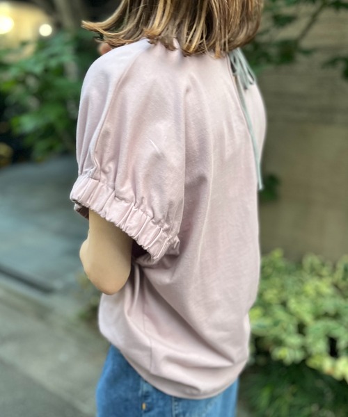 mi via loca(ミヴィアロカ)の「袖口ギャザーデザイントップス(Tシャツ/カットソー・レディース・オフホワイト/モカ/ライトパープル/スミクロ・FREE)」の16枚目の写真