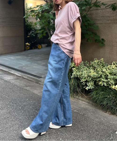 mi via loca(ミヴィアロカ)の「袖口ギャザーデザイントップス(Tシャツ/カットソー・レディース・オフホワイト/モカ/ライトパープル/スミクロ・FREE)」の11枚目の写真