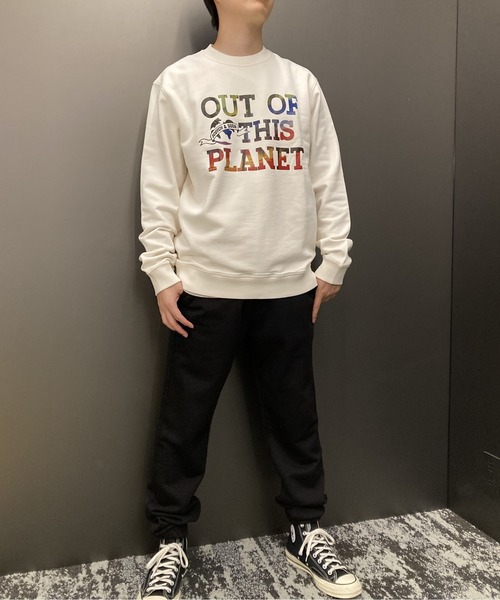 SCOTCH&SODA（スコッチアンドソーダ）の「グラフィック クルーネック スウェット【167222】（スウェット・メンズ・オフホワイト/レッド・MEDIUM/LARGE/SMALL）」の20枚目の写真