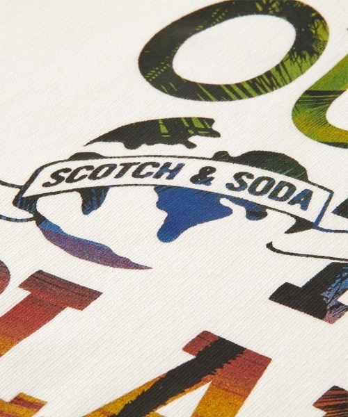 SCOTCH&SODA（スコッチアンドソーダ）の「グラフィック クルーネック スウェット【167222】（スウェット・メンズ・オフホワイト/レッド・MEDIUM/LARGE/SMALL）」の15枚目の写真