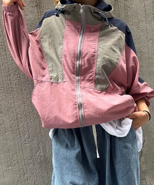 Dalfwin（ダールフィン）の「2022 AW 秋冬 韓国ファッション アウター レディース　レトロ配色ナイロンジャケット ブルゾン オーバーサイズ ビッグシルエット アノラックパーカー ナイロン（ブルゾン・レディース・グリーン/ピンク・FREE）」の4枚目の写真