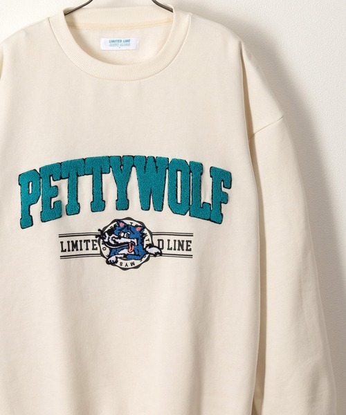 SlashDate(スラッシュデイト)の「PETTYWOLFサガラロゴ刺繍スウェット/オーバーサイズ/裏起毛/ユニセックス(スウェット・レディース・ホワイト/レッド/グリーン/ネイビー/アッシュグレー・M/L/XL)」の1枚目の写真