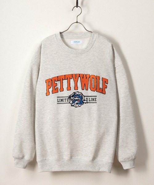SlashDate(スラッシュデイト)の「PETTYWOLFサガラロゴ刺繍スウェット/オーバーサイズ/裏起毛/ユニセックス(スウェット・レディース・ホワイト/レッド/グリーン/ネイビー/アッシュグレー・M/L/XL)」の11枚目の写真
