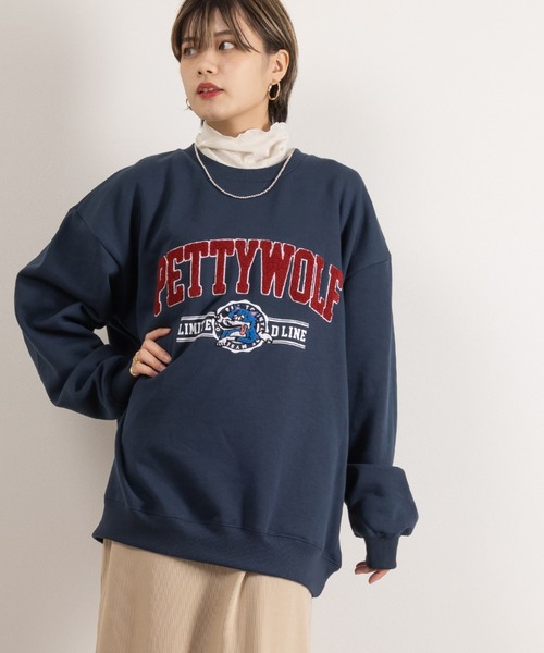 SlashDate(スラッシュデイト)の「PETTYWOLFサガラロゴ刺繍スウェット/オーバーサイズ/裏起毛/ユニセックス(スウェット・レディース・ホワイト/レッド/グリーン/ネイビー/アッシュグレー・M/L/XL)」の16枚目の写真
