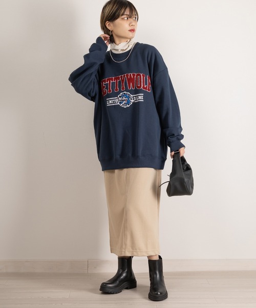 SlashDate(スラッシュデイト)の「PETTYWOLFサガラロゴ刺繍スウェット/オーバーサイズ/裏起毛/ユニセックス(スウェット・レディース・ホワイト/レッド/グリーン/ネイビー/アッシュグレー・M/L/XL)」の17枚目の写真