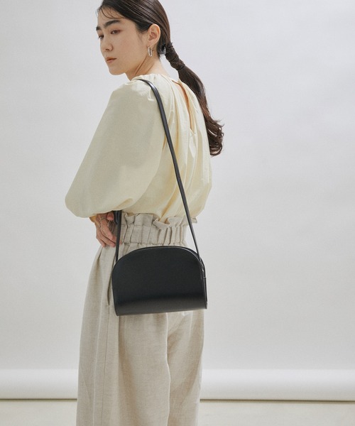 SALON adam et rope'（サロン アダム エ ロペ）の「[ご好評につき追加生産決定！]ハーフムーンショルダーバッグ5（ショルダーバッグ・レディース・ブルー/ブラック/ホワイト・FREE）」の16枚目の写真