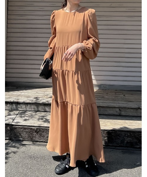 Re:EDIT（リエディ）の「[低身長/高身長/大きいサイズ有]ポーラティアードマキシワンピース（ワンピース・レディース・モカ/ブルー/ブラック/ベージュ・MEDIUM/LARGE/SHORT/X-LARGE/TALL）」の3枚目の写真