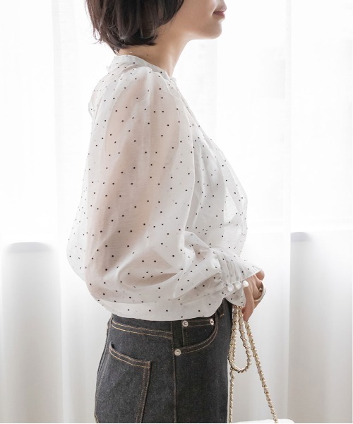 シアードットパフブラウス