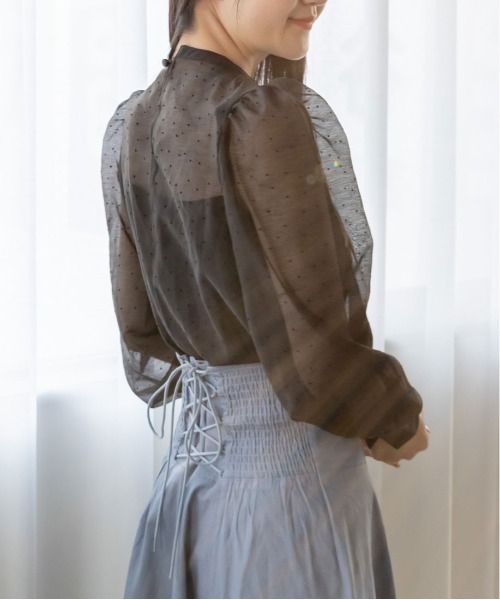 シアードットパフブラウス