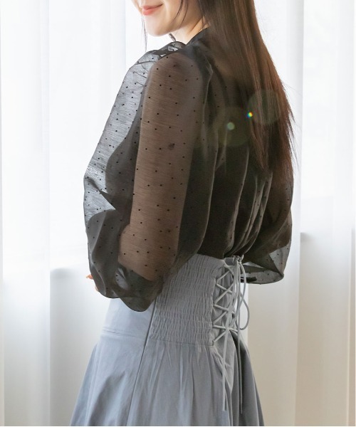 シアードットパフブラウス