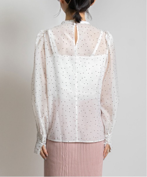 シアードットパフブラウス