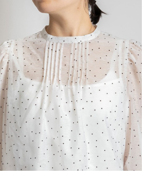 シアードットパフブラウス