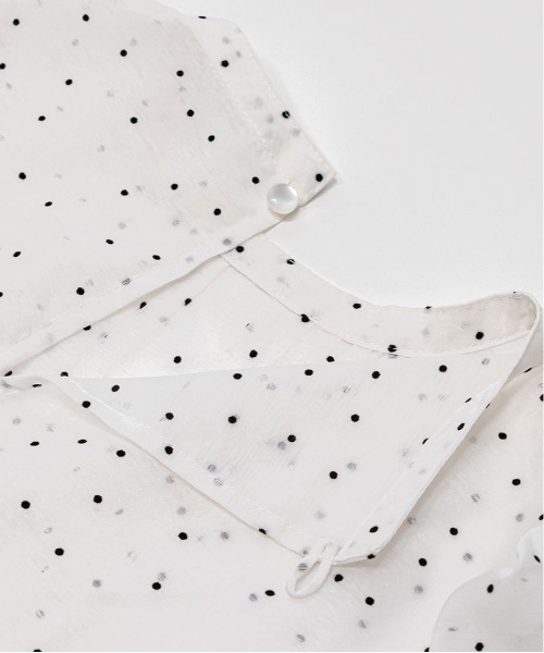 シアードットパフブラウス