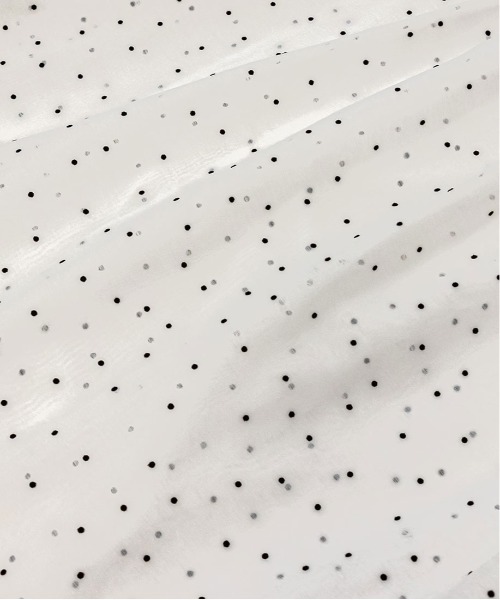 シアードットパフブラウス