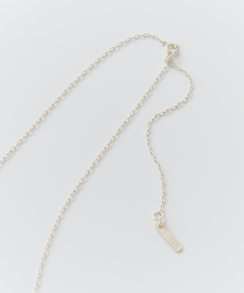 collex(コレックス)の「【Ljud/ユード】カーブラインネックレス(ネックレス・レディース・ゴールド/シルバー・フリー)」の4枚目の写真