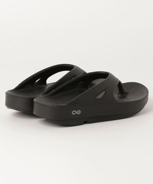 OOFOS(ウーフォス)の「ウーフォス OOFOS OOriginal_Black(サンダル・メンズ・ブラック・25.0cm/23.0cm/24.0cm/28.0cm/26.0cm/27.0cm)」の3枚目の写真