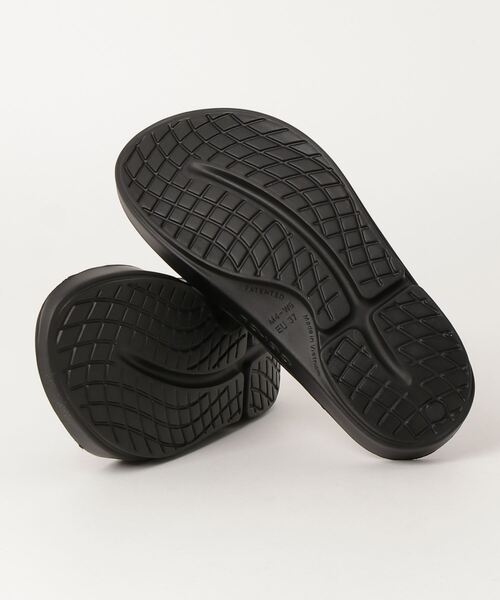 OOFOS(ウーフォス)の「ウーフォス OOFOS OOriginal_Black(サンダル・メンズ・ブラック・25.0cm/23.0cm/24.0cm/28.0cm/26.0cm/27.0cm)」の2枚目の写真