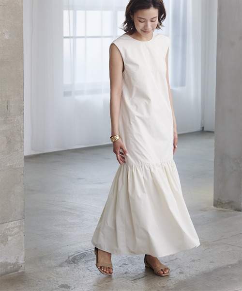 UR'S（ユアーズ）の「バッククロス切替フレアマキシワンピース（ワンピース・レディース・オフホワイト/ブラック・S/M/L）」の9枚目の写真