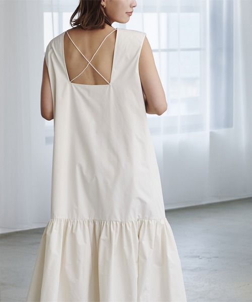 UR'S（ユアーズ）の「バッククロス切替フレアマキシワンピース（ワンピース・レディース・オフホワイト/ブラック・S/M/L）」の13枚目の写真