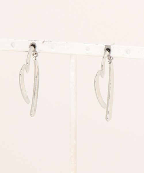 apres jour mignon（アプレジュールミニョン）の「【apresjour mignon×ARIAZ】ハートモチーフピアス（ピアス（両耳用）・レディース・シルバー/ゴールド・ONESIZE）」の5枚目の写真