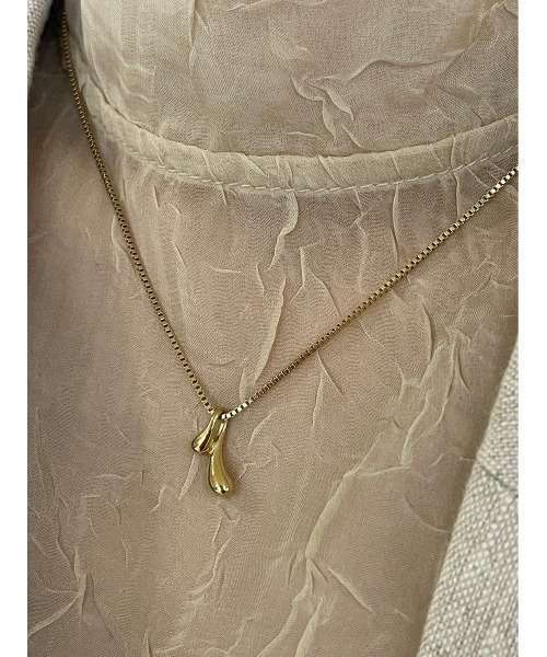 mou(モウ)の「【316Lサージカルステンレス】トップポイントシンプルネックレス(金属アレルギー対応)(ネックレス・レディース・ゴールド・FREE)」の5枚目の写真