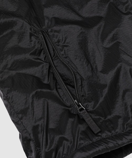 PORTER CLASSIC（ポータークラシック）の「LINER NYLON FLEECE ZIP UP (POLARTEC) / WEATHER MP CONNECTION（ナイロンジャケット・メンズ・ブルー/ブラック/オリーブ・3/4）」の8枚目の写真