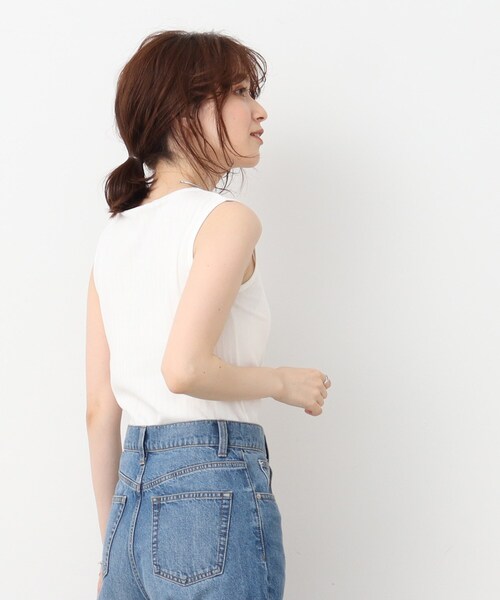 SHOO・LA・RUE（シューラルー）の「◆シンプルだから着回ししやすい タンクトップ（タンクトップ・レディース・ホワイト系/ブラック/ナチュラル・02/03/04）」の9枚目の写真