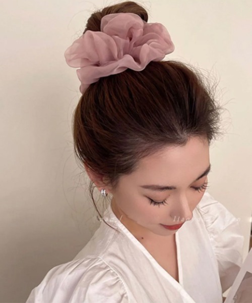 VIBGYOR Women（ヴィブジョー　ウィメン）の「【float】シフォン シンプル  シュシュ（シュシュ・レディース・ピンク/ライトグレー/ホワイト/ブラック/ライトベージュ・FREE）」の5枚目の写真