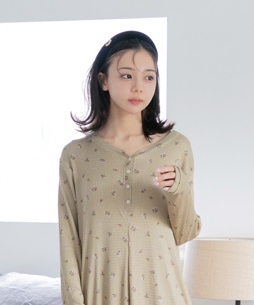 Dita Muaj.（ディータムアージュ）の「ローズモチーフベロアカチューシャ（カチューシャ・レディース・ブラック・FREE）」の5枚目の写真